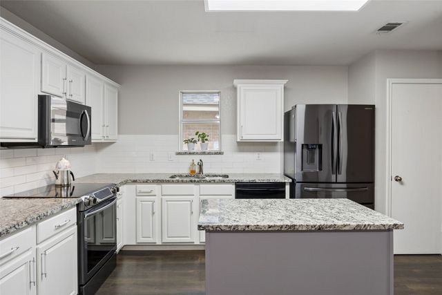 9087 River Falls Drive, Fort Worth, TX 76118
