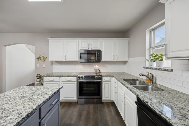 9087 River Falls Drive, Fort Worth, TX 76118