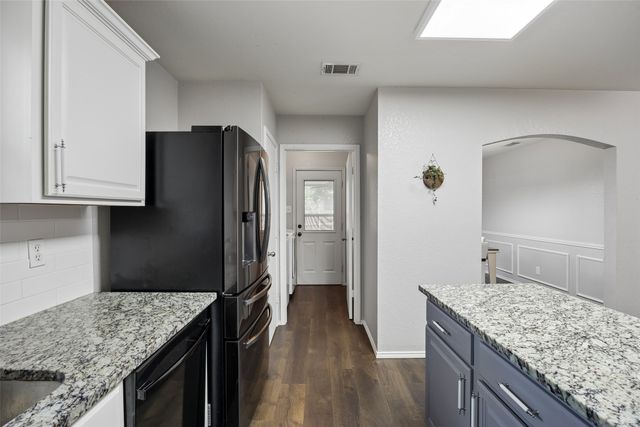9087 River Falls Drive, Fort Worth, TX 76118