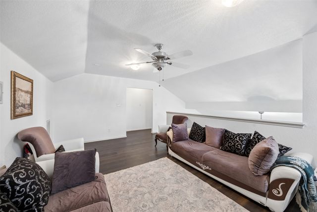 9087 River Falls Drive, Fort Worth, TX 76118