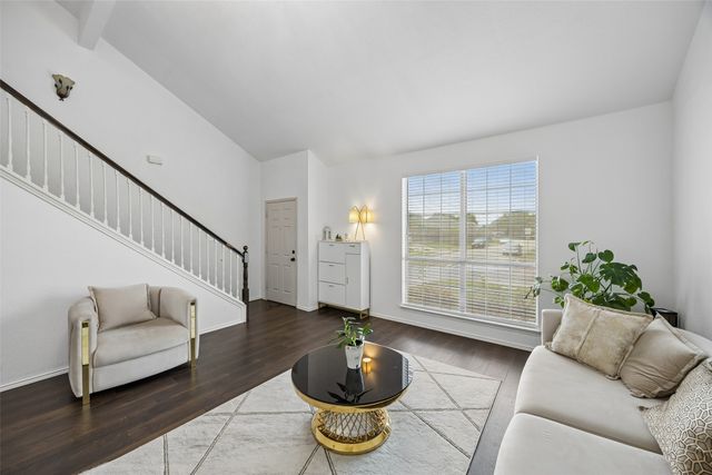 9087 River Falls Drive, Fort Worth, TX 76118