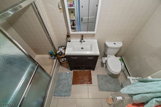 108 Jefferson Pl, Totowa Boro, NJ 07512