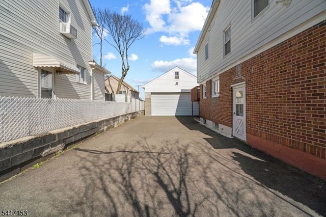 108 Jefferson Pl, Totowa Boro, NJ 07512