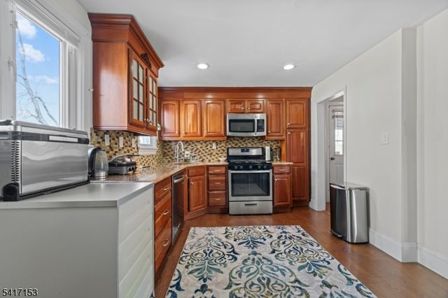 108 Jefferson Pl, Totowa Boro, NJ 07512