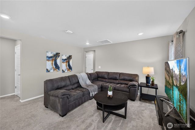 32831 Ten Trails Parkway SE, Black Diamond, WA 98010