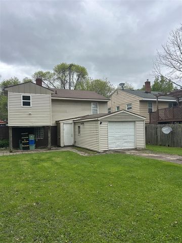 864 Carrier Creek Boulevard, Grand Rapids, MI 49503