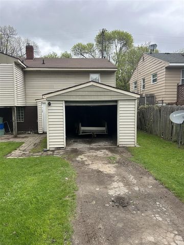 864 Carrier Creek Boulevard, Grand Rapids, MI 49503