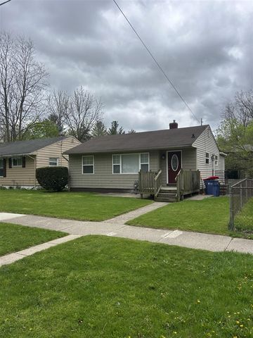 864 Carrier Creek Boulevard, Grand Rapids, MI 49503