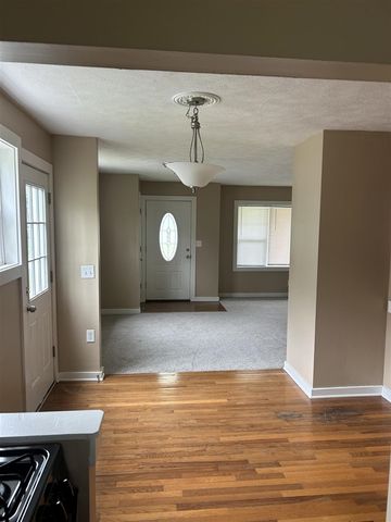 864 Carrier Creek Boulevard, Grand Rapids, MI 49503