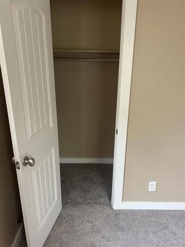 864 Carrier Creek Boulevard, Grand Rapids, MI 49503