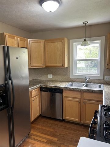 864 Carrier Creek Boulevard, Grand Rapids, MI 49503