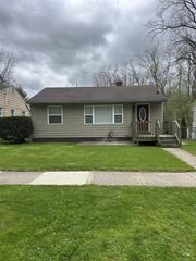 864 Carrier Creek Boulevard, Grand Rapids, MI 49503