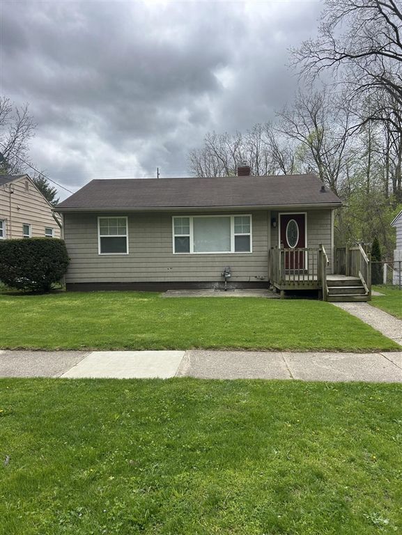 864 Carrier Creek Boulevard, Grand Rapids, MI 49503