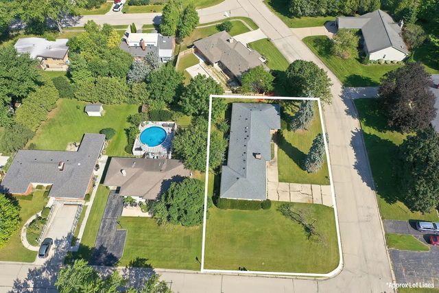 315 N Timothy Lane, Mchenry, IL 60050