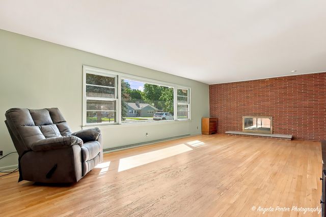 315 N Timothy Lane, Mchenry, IL 60050