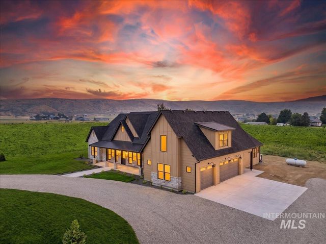 6677 Sophie Lane, Emmett, ID 83617