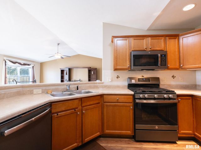 1414 CALVIN Drive, Washington, IL 61571