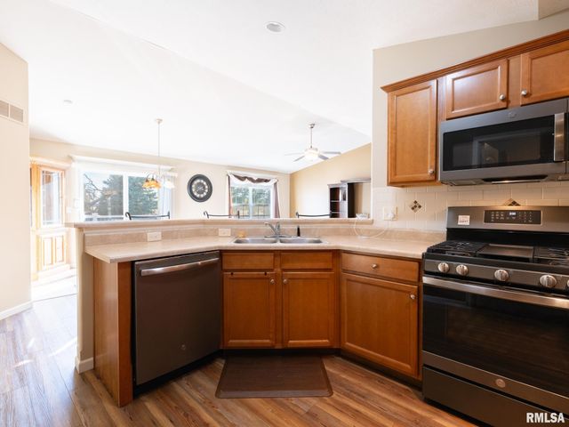 1414 CALVIN Drive, Washington, IL 61571