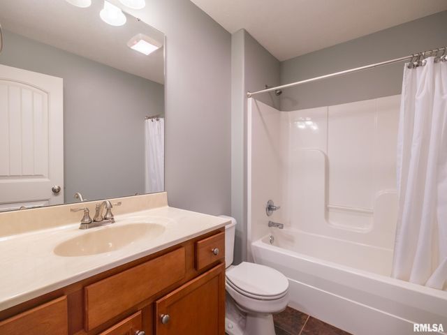 1414 CALVIN Drive, Washington, IL 61571