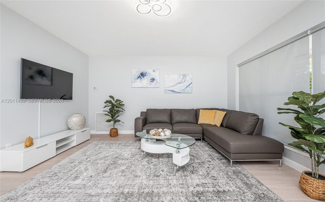 810 S Rainbow Dr 0, Hollywood, FL 33021