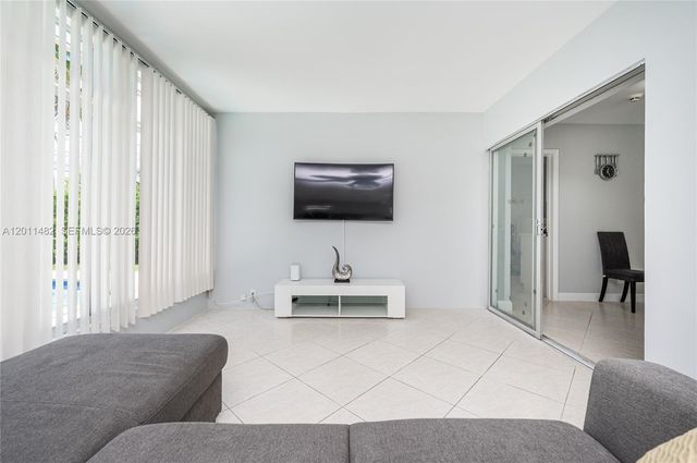 810 S Rainbow Dr 0, Hollywood, FL 33021