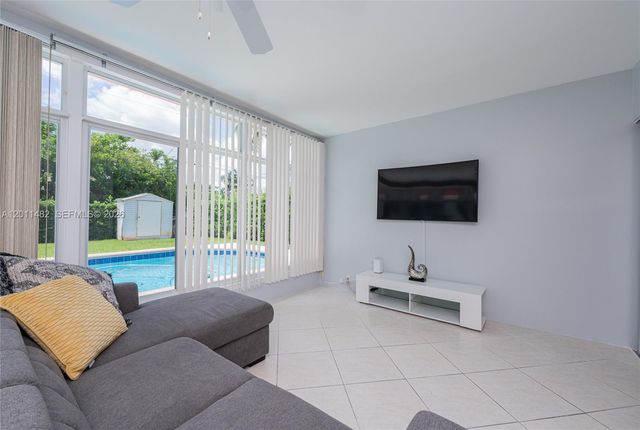 810 S Rainbow Dr 0, Hollywood, FL 33021
