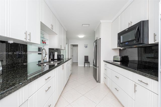 810 S Rainbow Dr 0, Hollywood, FL 33021
