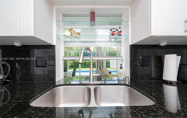 810 S Rainbow Dr 0, Hollywood, FL 33021