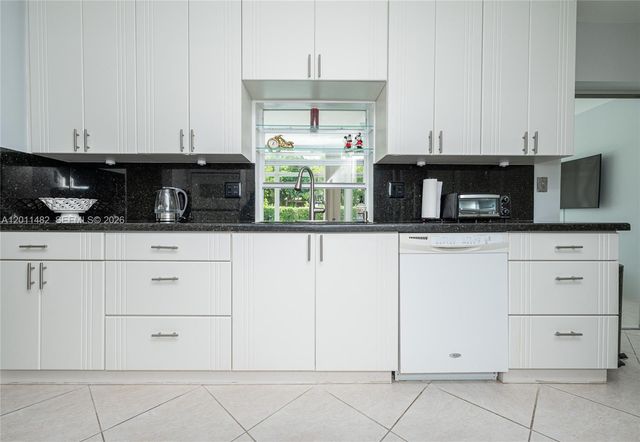 810 S Rainbow Dr 0, Hollywood, FL 33021