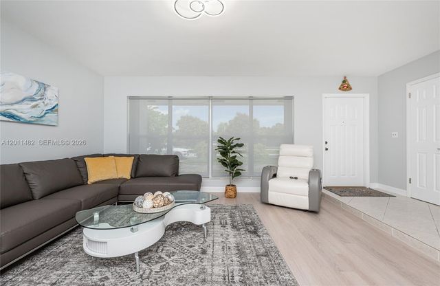 810 S Rainbow Dr 0, Hollywood, FL 33021