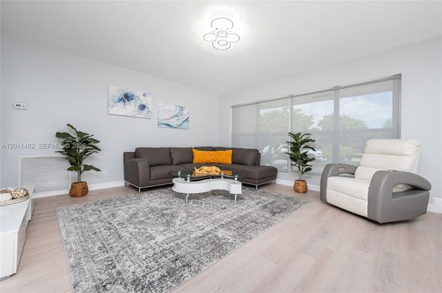810 S Rainbow Dr 0, Hollywood, FL 33021