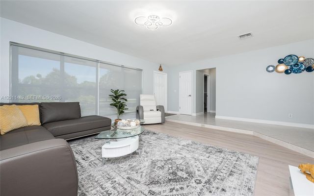 810 S Rainbow Dr 0, Hollywood, FL 33021