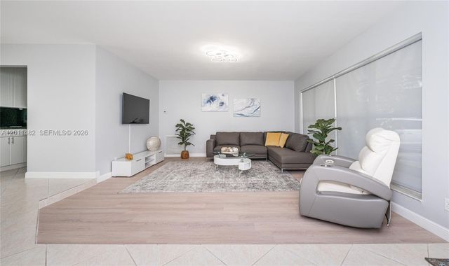 810 S Rainbow Dr 0, Hollywood, FL 33021
