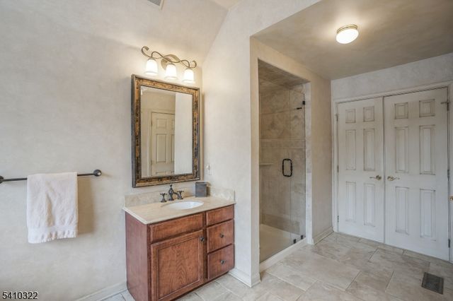 1 Tartan Dr, Bernards Twp., NJ 07920