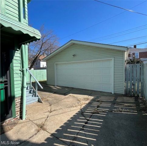 16308 Nela View Road, Cleveland, OH 44112