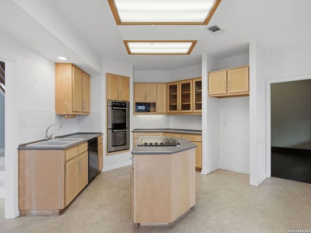 968 Queens Dr., New Braunfels, TX 78130