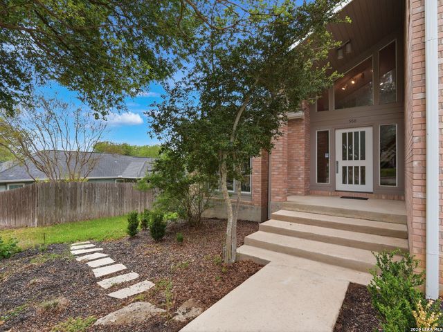 968 Queens Dr., New Braunfels, TX 78130