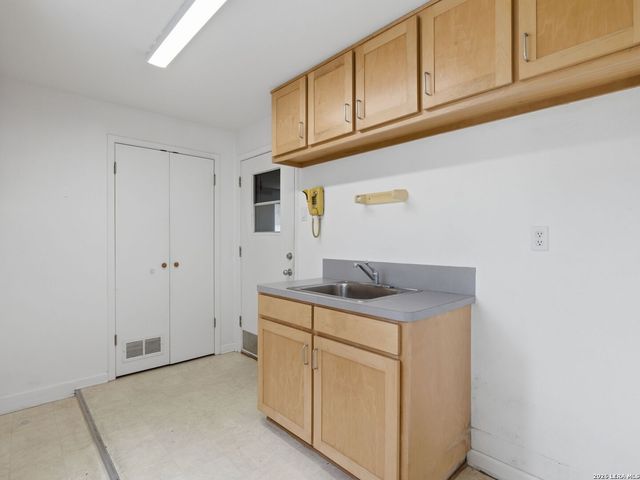 968 Queens Dr., New Braunfels, TX 78130