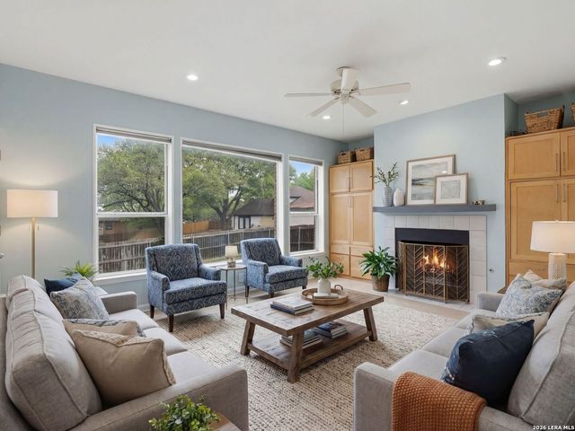 968 Queens Dr., New Braunfels, TX 78130