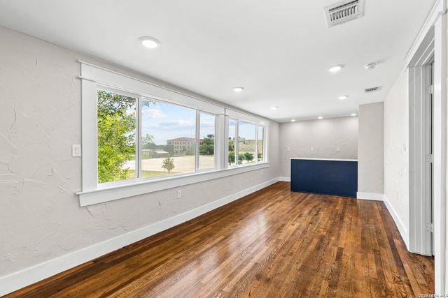 424 Club, San Antonio, TX 78201