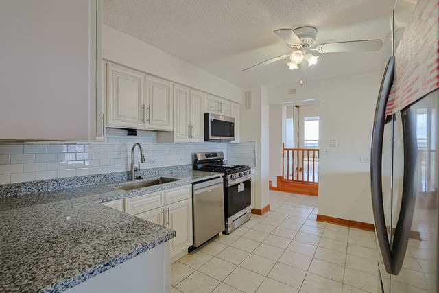 8815 W Golf Road 6I, Niles, IL 60714