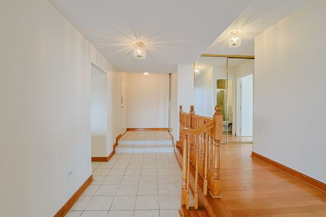 8815 W Golf Road 6I, Niles, IL 60714