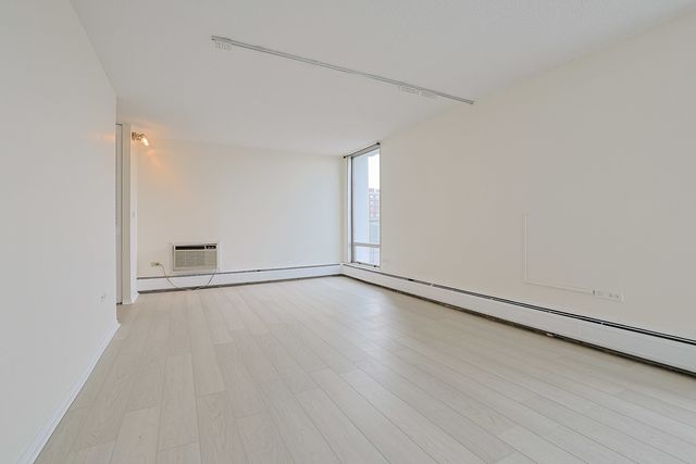 8815 W Golf Road 6I, Niles, IL 60714