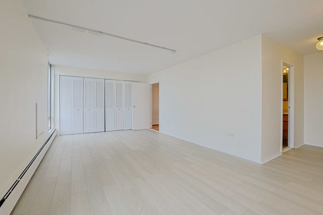 8815 W Golf Road 6I, Niles, IL 60714