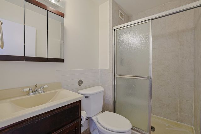 8815 W Golf Road 6I, Niles, IL 60714