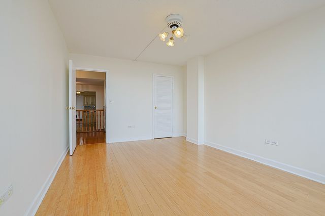 8815 W Golf Road 6I, Niles, IL 60714