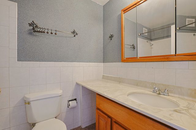 8815 W Golf Road 6I, Niles, IL 60714