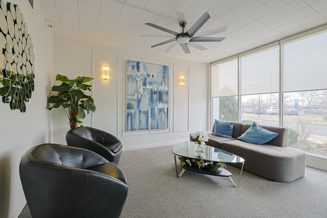 8815 W Golf Road 6I, Niles, IL 60714