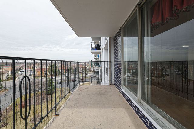 8815 W Golf Road 6I, Niles, IL 60714