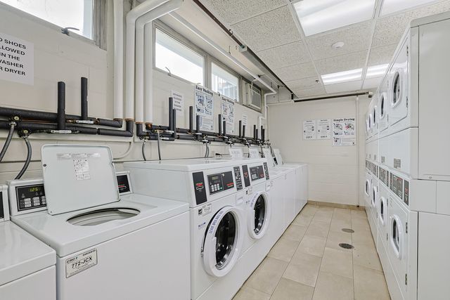 8815 W Golf Road 6I, Niles, IL 60714